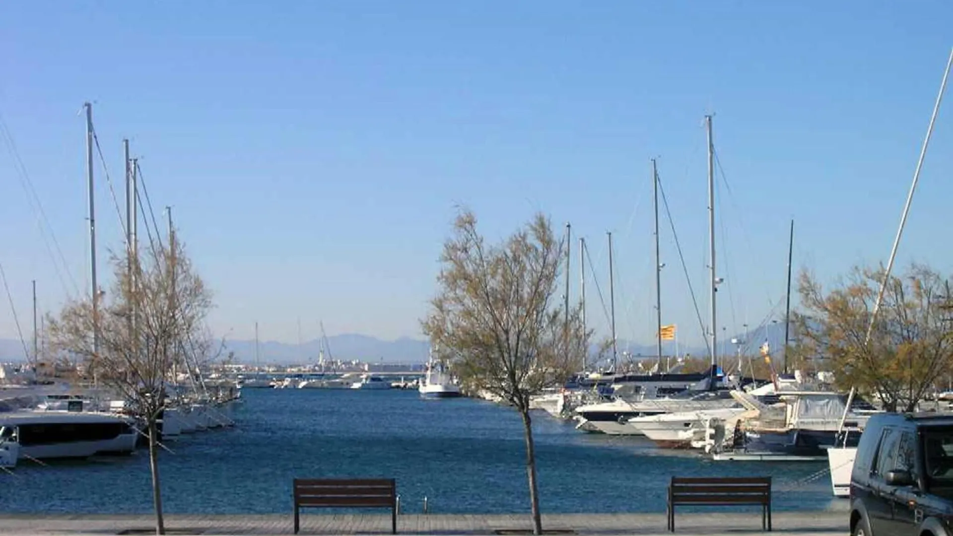 Apartment In Roses With Terrace Spanien