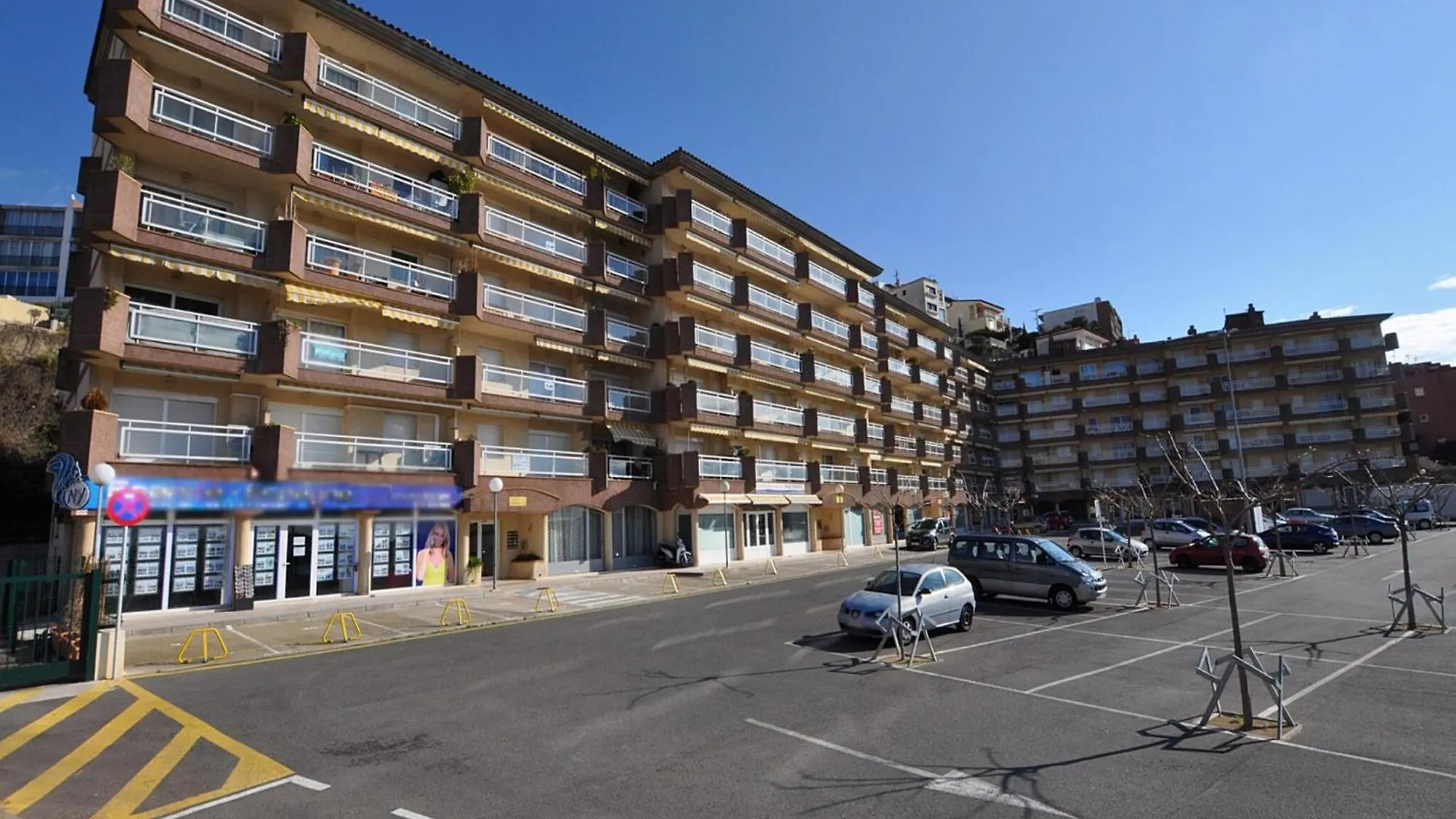 Apartment In Roses With Terrace