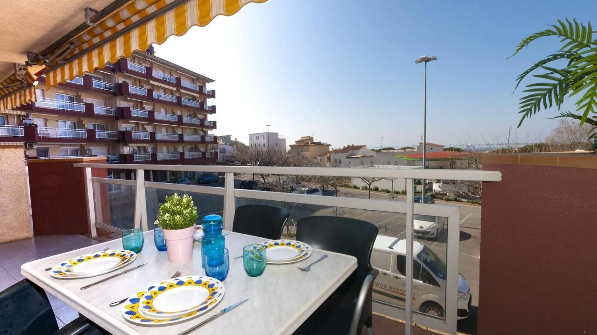 Apartment In Roses With Terrace