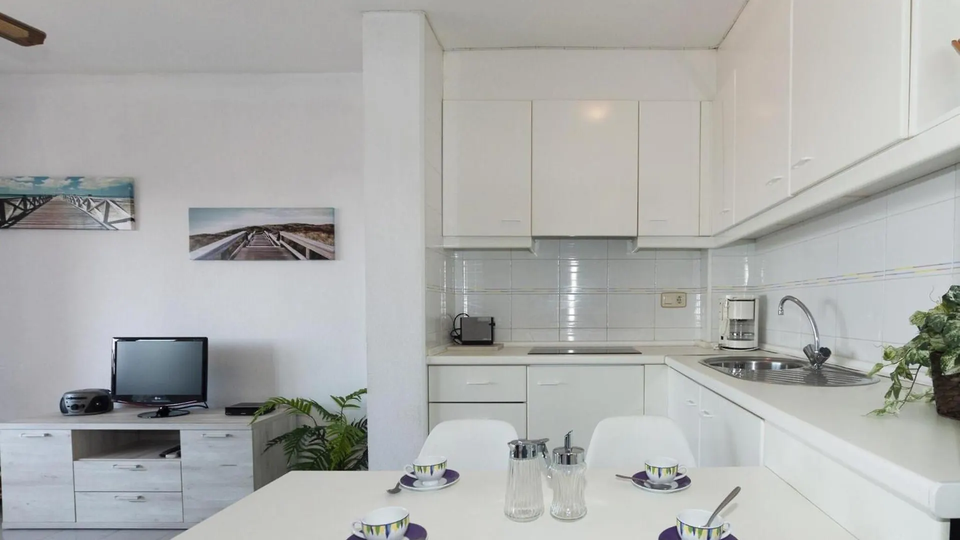 Apartment In Roses With Terrace 0*,  Spanien